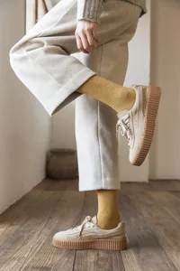 Thick winter knit socks for women, retro solid color mid-tube thermal crew socks for daily wear.