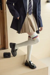 Japanese college style JK over-knee long socks with cute stripes and embroidery design.