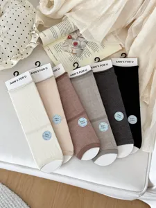 Summer thin mulberry silk stirrup socks women solid color mid tube stacking socks detail view.