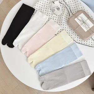 Casual summer split-toe socks in multi-colors, comfortable tabi socks for women daily wear.