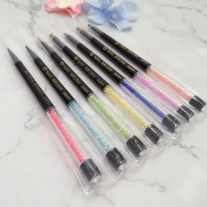 Set di 7 pennelli per unghie in cristallo colorato con strass, esposizione principale.