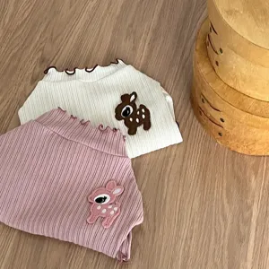 Schattig honden t-shirt met hertjesborduurwerk, kanten kraag en zachte stof voor kleine honden.
