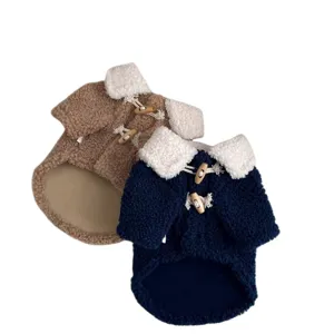 Manteau en polaire chaude pour animal de compagnie avec col blanc et boutons pour petits chiens