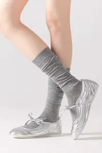 Calcetines slouch grises para mujer, calcetines largos finos de algodón de bambú transpirables.