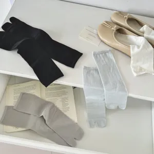 Cotton split toe socks for women, thin breathable mid-calf tabi socks, solid color daily wear detail.