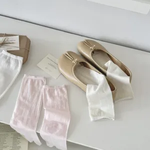 Comfortable split-toe socks and chic tabi flats set, breathable cotton daily wear.