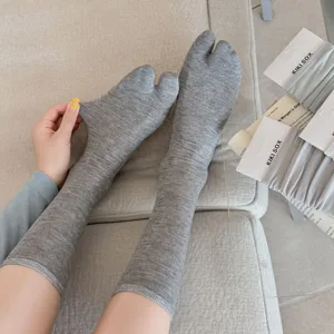 Solid color gray split-toe long socks for women, breathable thin cotton material for daily wear.