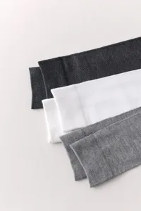 Calcetines largos de pantorrilla de suave algodón de bambú lisos, textura transpirable para el uso diario.