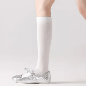 Calcetines altos blancos de algodon de bambu para mujer, calcetines largos de verano.