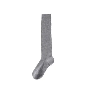 Calcetines largos grises lisos para mujer, finos y transpirables de algodón de bambú fresco.