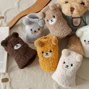 Calzini da notte in peluche da donna con motivo orsetto, calze invernali calde e morbide per casa.