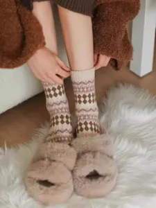 Retro Fair Isle wool knit socks for women, cozy winter mid-tube ethnic vintage thick socks.