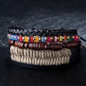 Conjunto de pulseras artesanales multicapa étnicas, joyería de cuero y cuentas de madera.