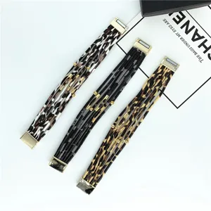 Pulsera de cuero con estampado de leopardo y cierre magnético joyería de moda.