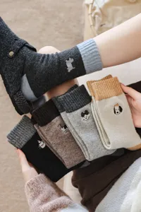 Calzini invernali in lana ricamati con animali carini per donna, design caldo e spesso.