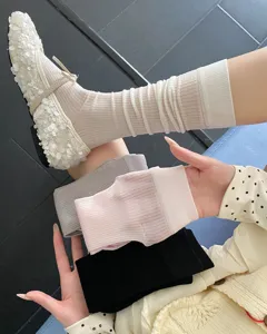 Calze al ginocchio ultrasottili in seta da donna, tinte unite minimaliste morbide.