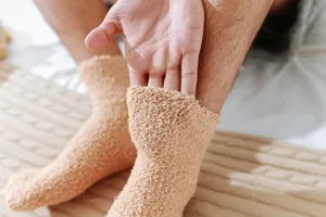 Gedetailleerd overzicht van dikke pluche winter thermosokken met zachte koraalvleece badstof.