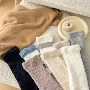 Gemütliche dicke Korallenfleece Stulpen, weiche warme flauschige lange Schlaf Socken für Winter.