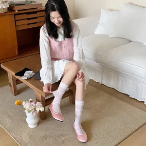 Dettagli di calze al polpaccio in seta ultra sottili da donna, stile primaverile basic.