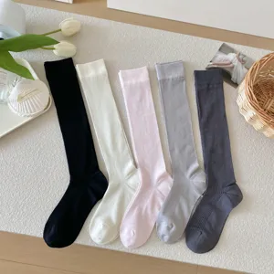 Calze alte a coste tinta unita da donna, calze lunghe morbide e traspiranti per uso quotidiano.