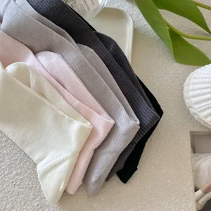 Calze lunghe a costine tinta unita da donna, calze alte in seta sottile per un look elegante.