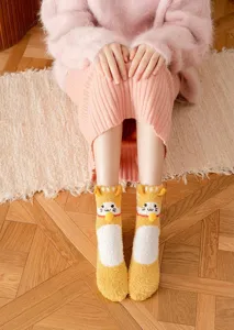 Gezellige koraalvleece katten sokken voor vrouwen, schattig pluche ontwerp, warme dikke huissokken.