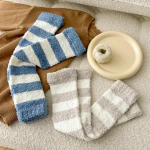 Verdickte Korallenfleece Beinstulpen, kuschelige thermische Wintersocken für Zuhause.