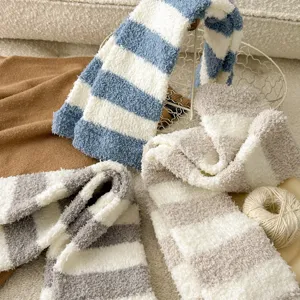 Verdichte Korallenfleece Winter Beinstulpen, kuschelige gestreifte warme Kniestrümpfe.