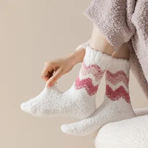 Calcetines de invierno gruesos y suaves de felpa de coral para mujer con diseño a rayas