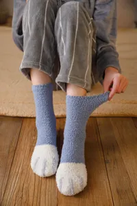 Cute fuzzy cat paw coral fleece socks for women, thick warm winter home sleep floor socks.