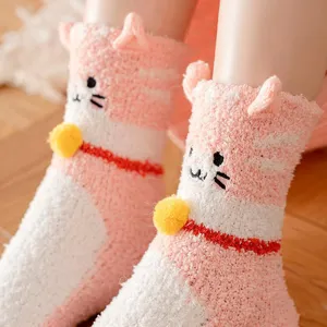 Pluche koraalvleece kat sokken voor vrouwen, schattige winter warme huis slaap vloer sokken.