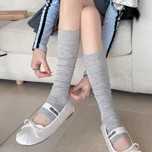 Calentadores de piernas de punto acanalado gris para mujer calcetines largos slouchy.