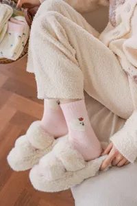 Chaussettes d'hiver chaudes en velours australien pour femmes, jolies chaussettes roses.