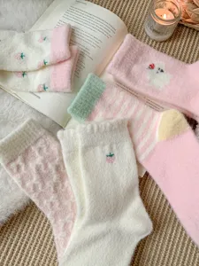 Chaussettes d'hiver épaisses et douillettes pour femmes, jolies chaussettes moelleuses.
