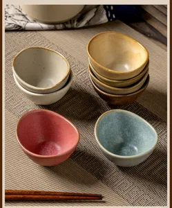 Japanese retro ceramic small sauce dish, multi-color glaze seasoning bowl for dining.