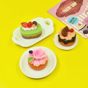 Ciondoli dettagliati a forma di mini torta in resina per decorazioni e fai-da-te