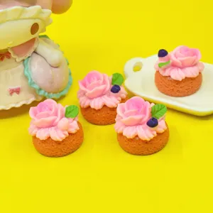 Miniature di torta alla crema di rose in resina per accessori artigianali fai-da-te