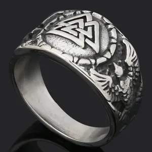 Anillo hombre vintage Vikingo Valknut runa acero titanio vista principal uso diario.