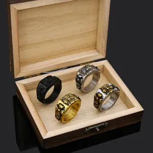 Set de anillos vintage de acero titanio para hombres con relieve floral en caja