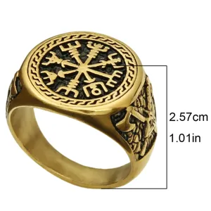 Anillo hombre vintage Viking Vegvisir runa de acero titanio, joyería nórdica clásica vista principal.