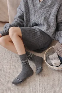Damen dicke warme Woll-Mittelsocken, klassisches nordisches Fair-Isle-Muster für den Winter.