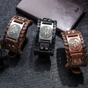 Retro breites Lederarmband mit Metall Relief Punk Manschette Europa Herren Schmuck Geschenk