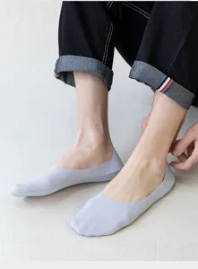 Men low cut invisible boat socks detail, breathable cotton grey casual socks for summer.