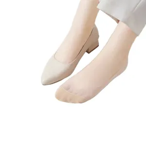 Women ice silk invisible boat socks summer thin non-slip low-cut high-heel socks.
