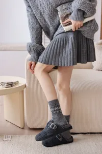 Detailansicht gemütlicher Damen-Wollsocken im klassischen winterlichen Noric-Muster.