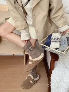 Gemütliche Damen Woll-Wintersocken mit klassischem Fair Isle Strickmuster, dick, zacht en comfortabel.