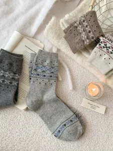 Gemütliche Wintersocken aus Wolle mit Vintage Isländischem Muster, dick und warm für Damen.