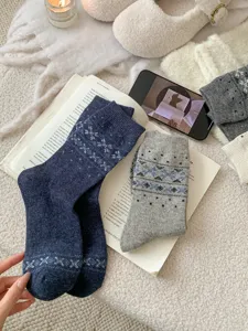 Gemütliche Wollmischung-Socken mit traditionellem nordischem Fair-Isle-Muster, Detail