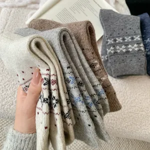 Gemütliche dicke, warme Damen Wollsocken mit klassischem Fair Isle Muster für den Winter