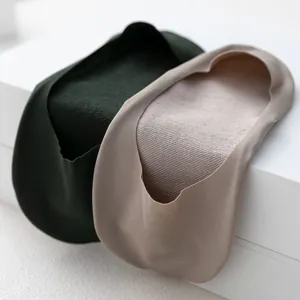 Close-up detail of invisible no-show boat socks with breathable ice silk and cotton bottom.
